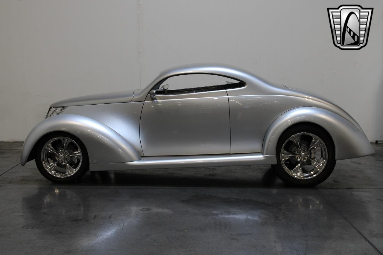 1937 Ford OZE