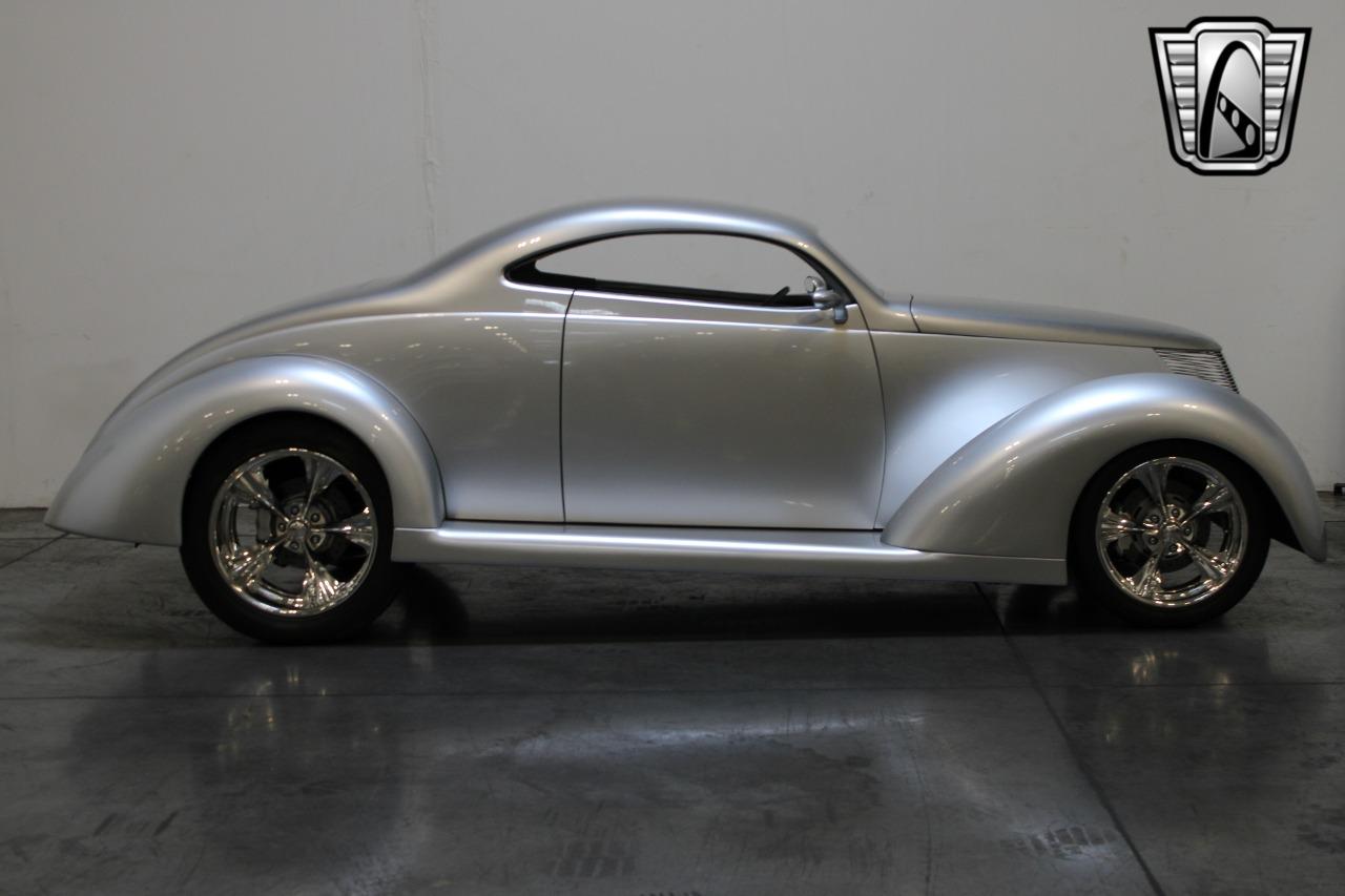 1937 Ford OZE