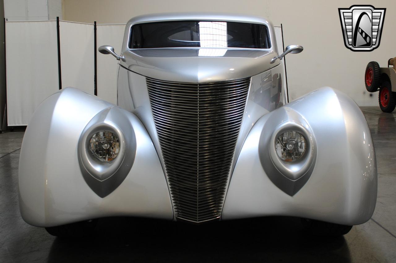 1937 Ford OZE