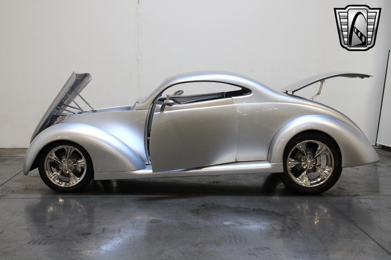 1937 Ford OZE