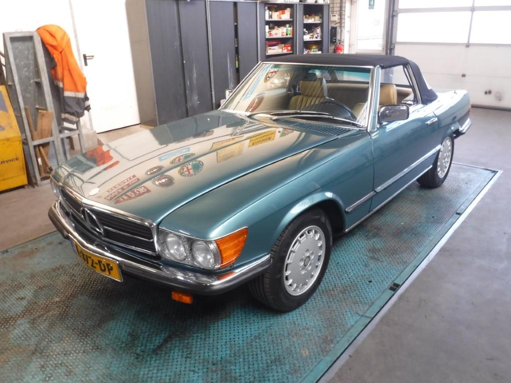 1981 Mercedes - Benz 380SL W107 roadster groen