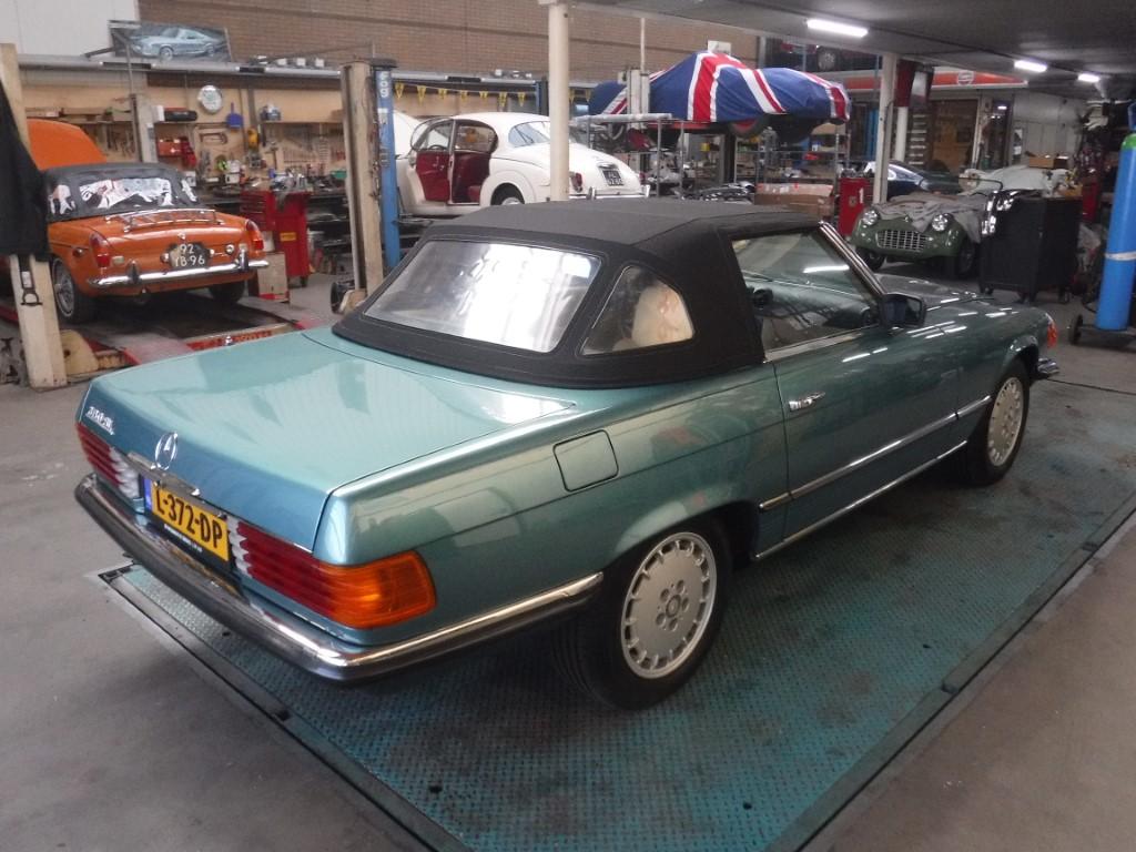 1981 Mercedes - Benz 380SL W107 roadster groen