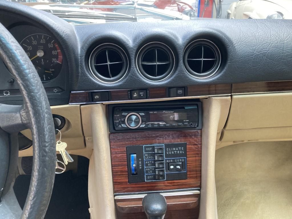 1981 Mercedes - Benz 380SL W107 roadster groen