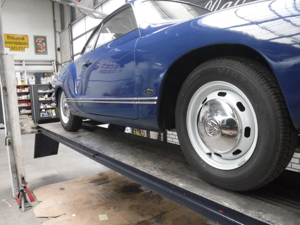 1970 Volkswagen Karmann Ghia blue