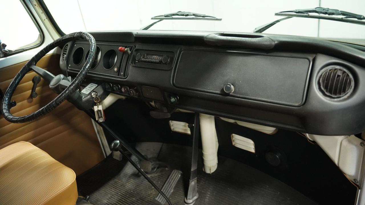 1972 Volkswagen Type 2 Westfalia Camper Van