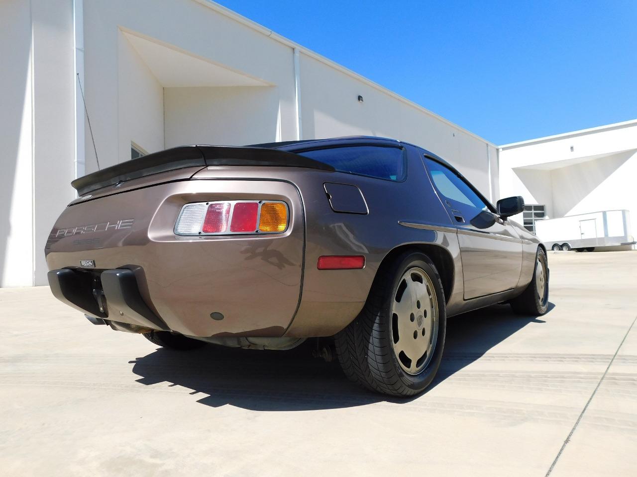 1984 Porsche 928