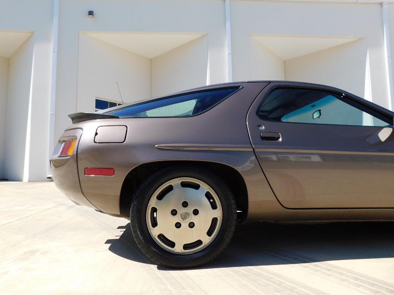 1984 Porsche 928