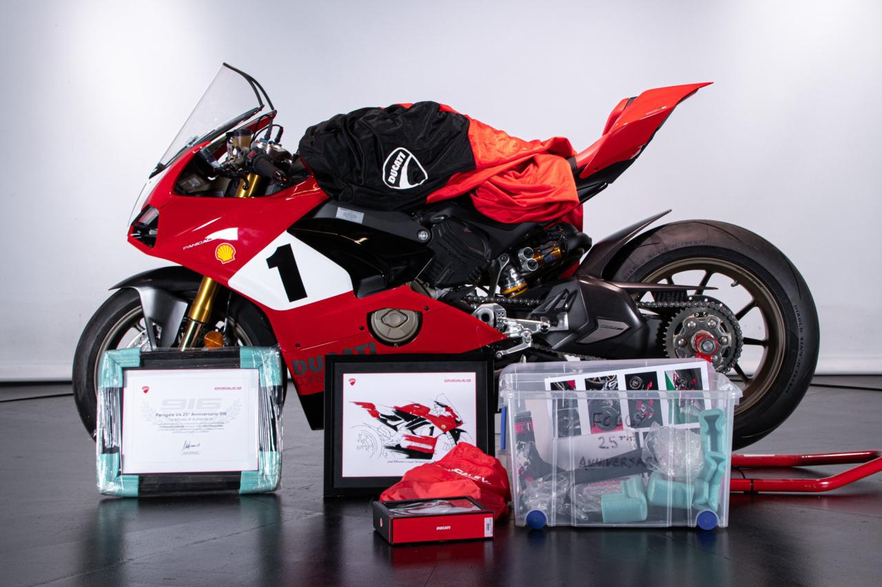 2019 Ducati PANIGALE V4 25&deg;ANNIVERSARIO 916