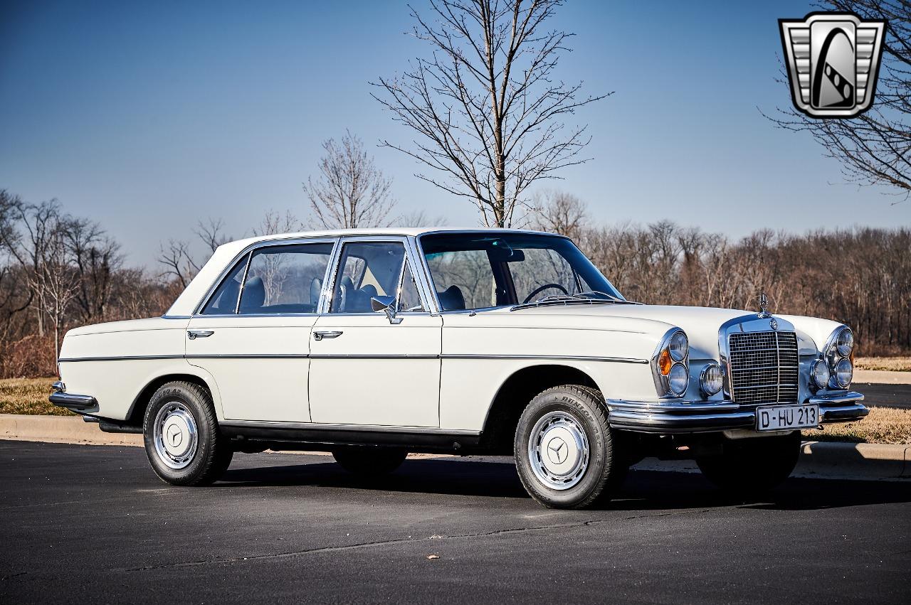 1968 Mercedes - Benz 300SEL