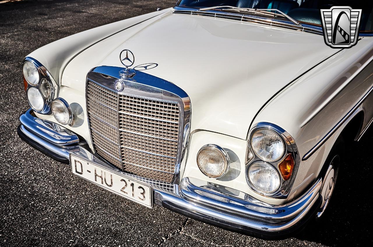 1968 Mercedes - Benz 300SEL