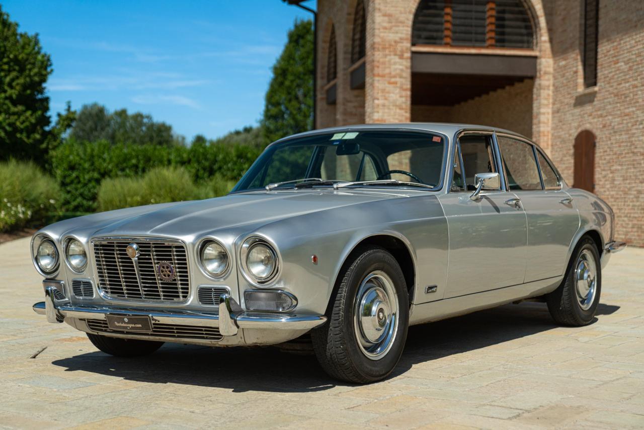 1970 Jaguar XJ6 4.2