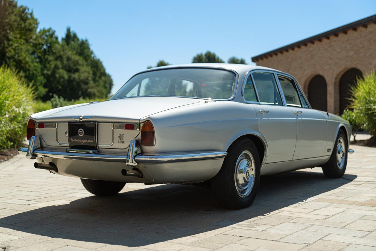 1970 Jaguar XJ6 4.2