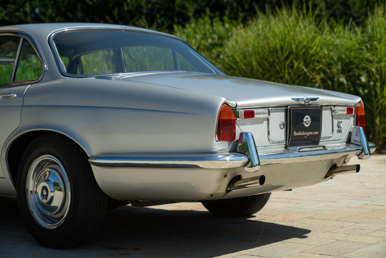 1970 Jaguar XJ6 4.2