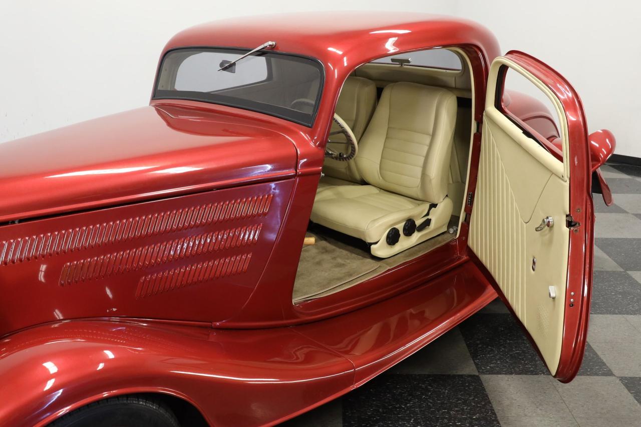 1933 Ford 3-Window