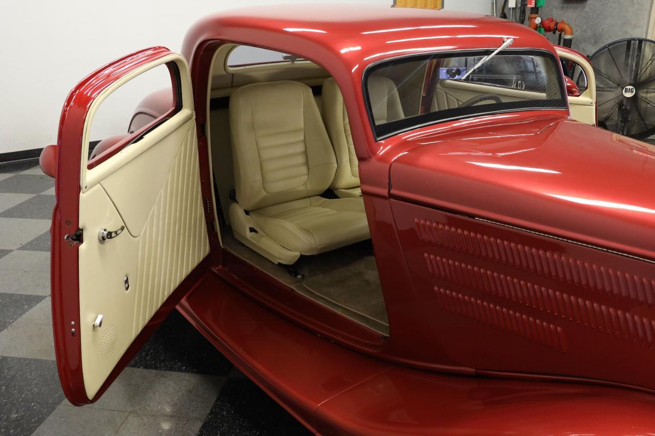 1933 Ford 3-Window