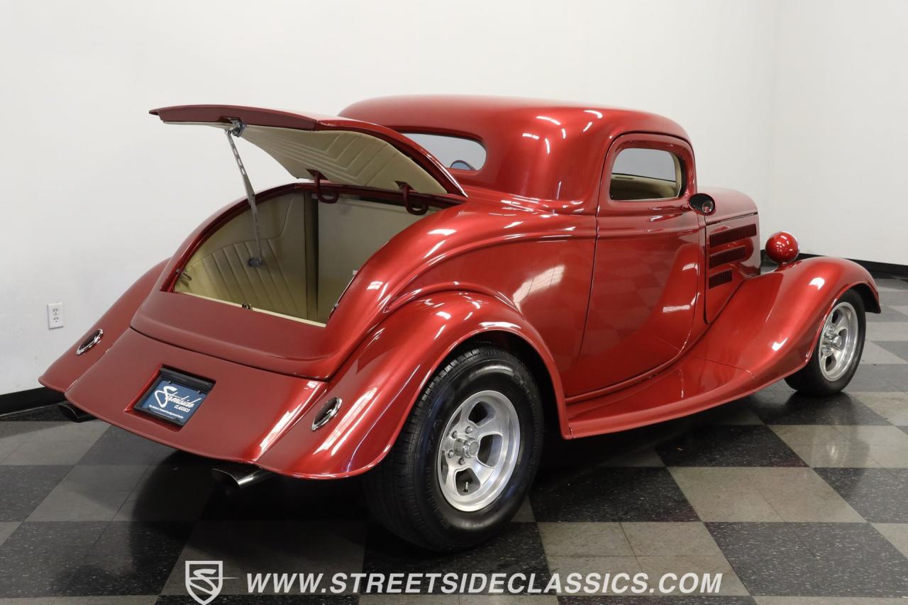 1933 Ford 3-Window