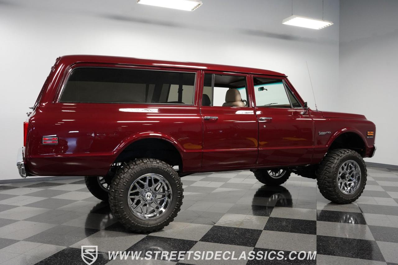 1972 Chevrolet Suburban 4X4 Restomod