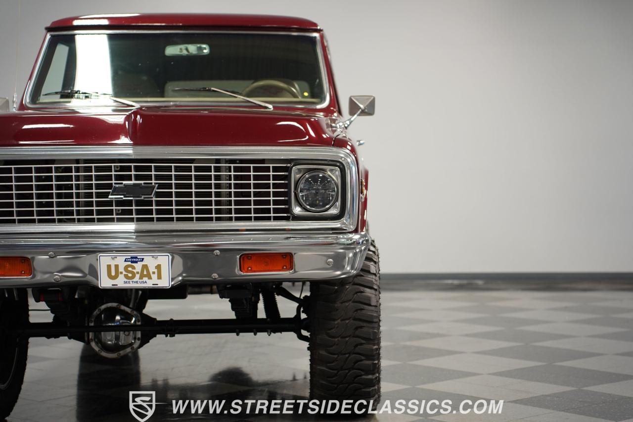 1972 Chevrolet Suburban 4X4 Restomod