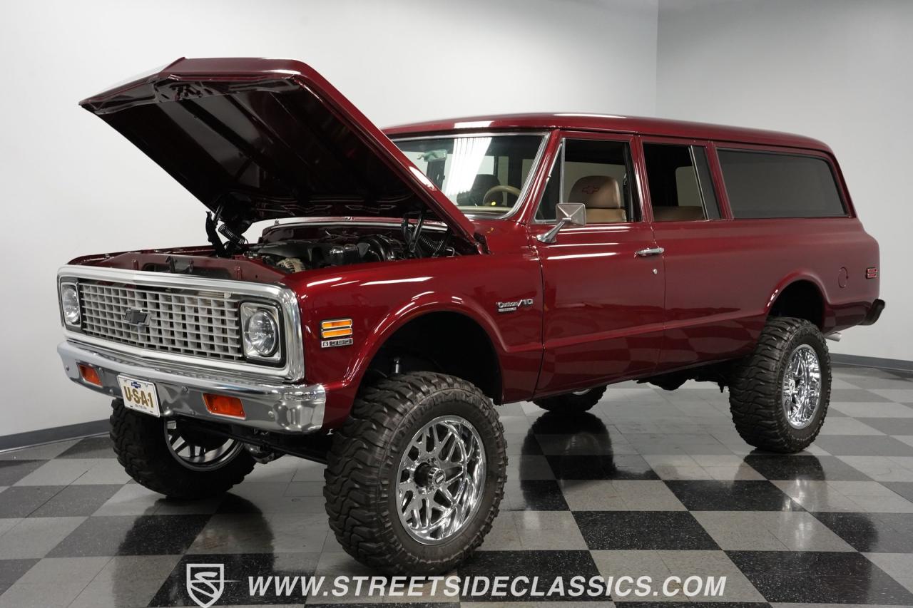 1972 Chevrolet Suburban 4X4 Restomod