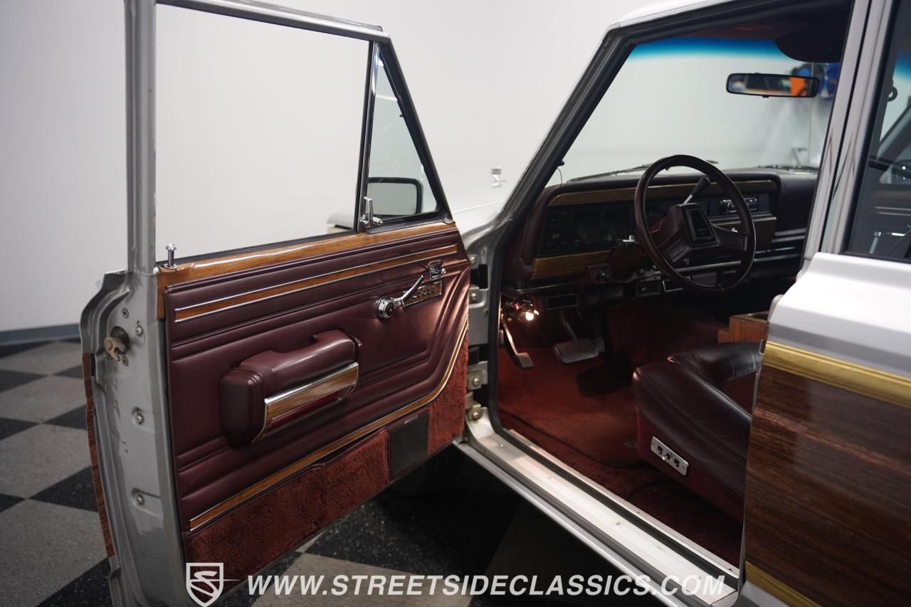 1991 Jeep Grand Wagoneer HEMI Restomod