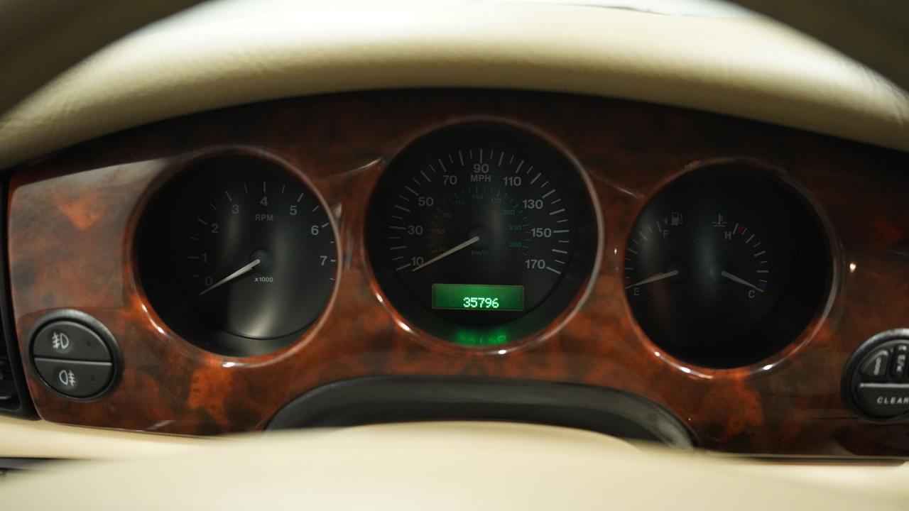 2001 Jaguar XJ8