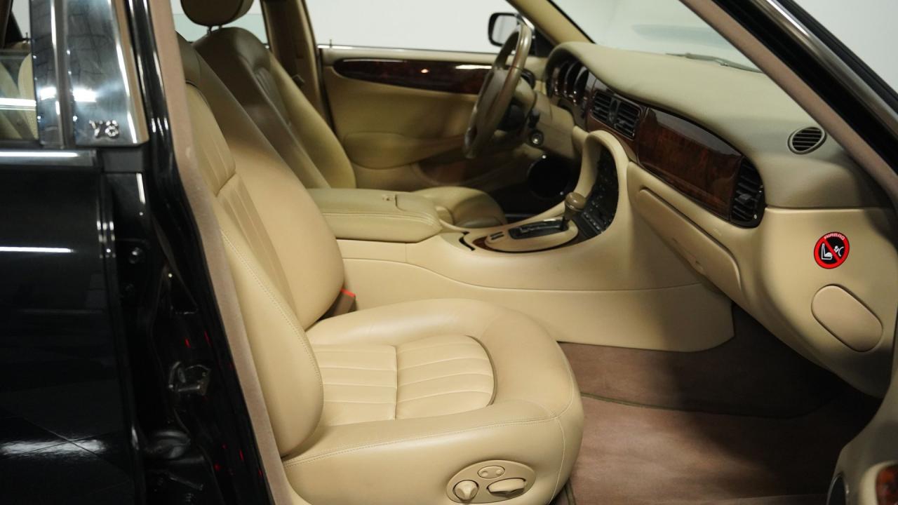 2001 Jaguar XJ8