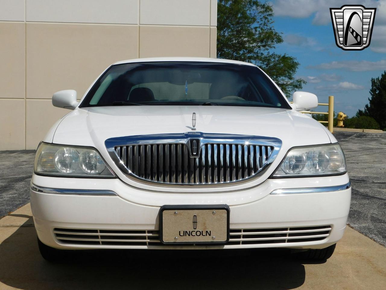 2003 Lincoln Town Car