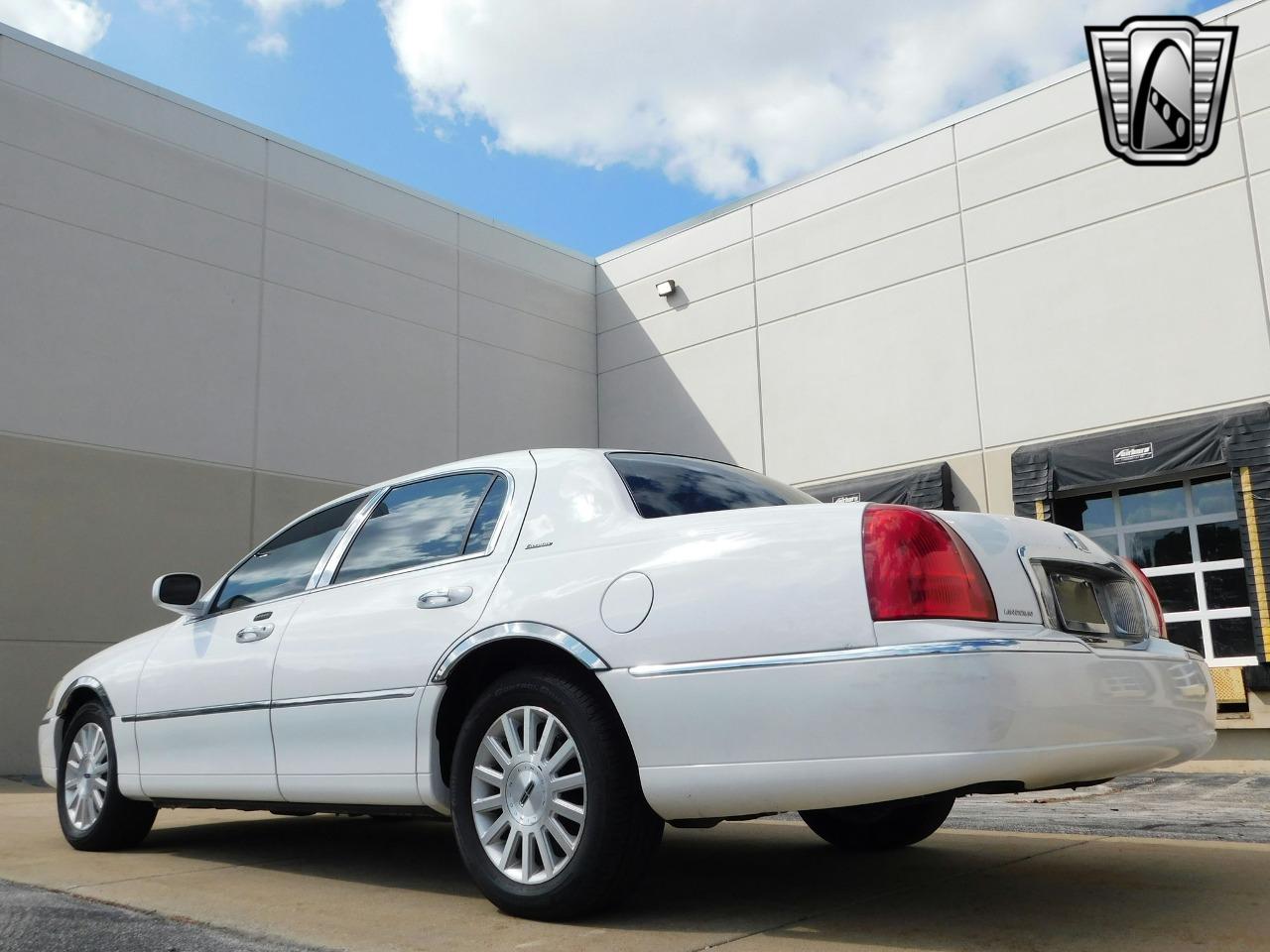 2003 Lincoln Town Car