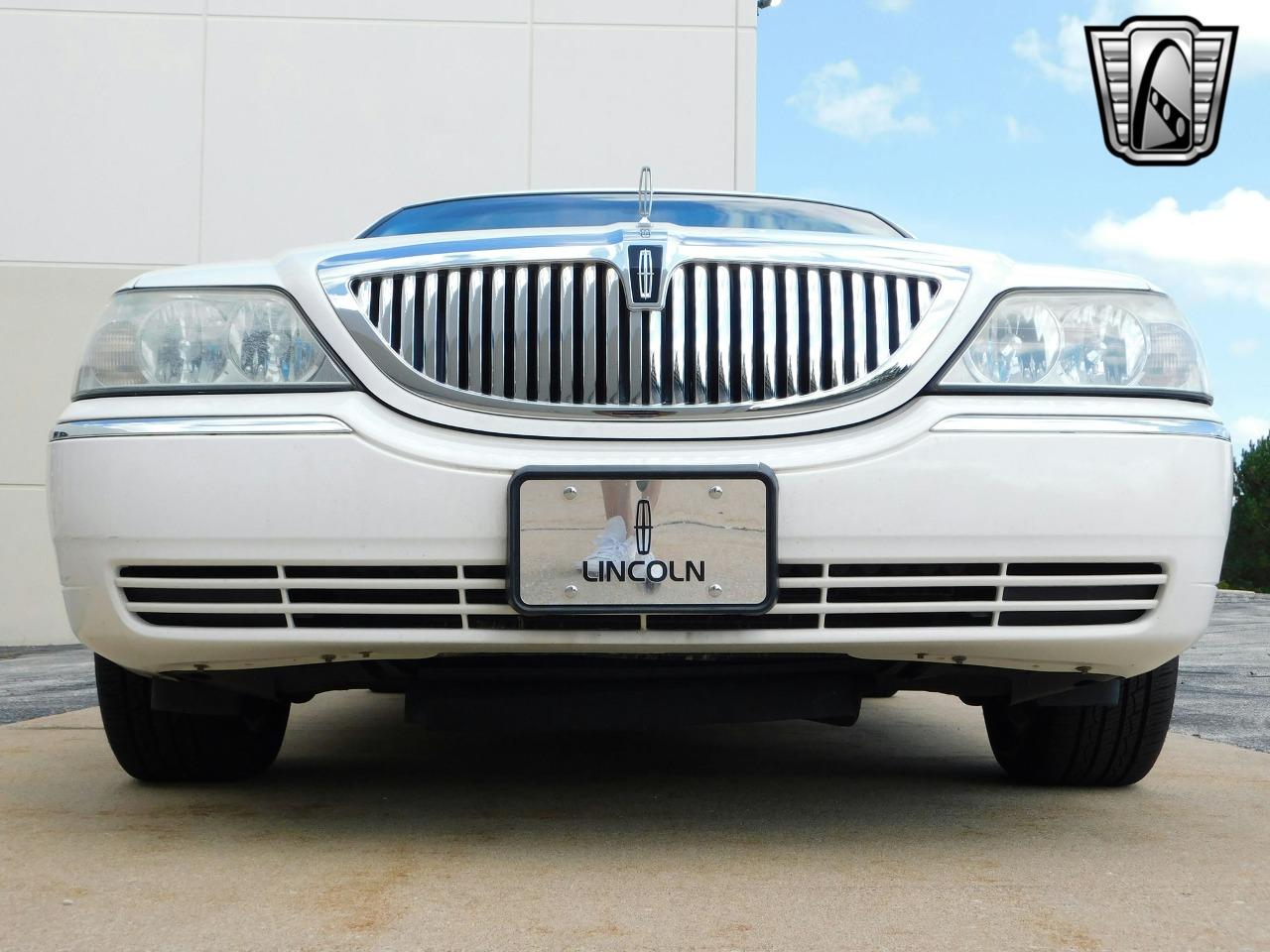 2003 Lincoln Town Car