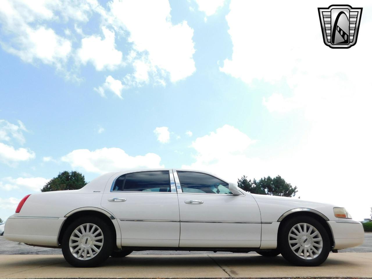 2003 Lincoln Town Car