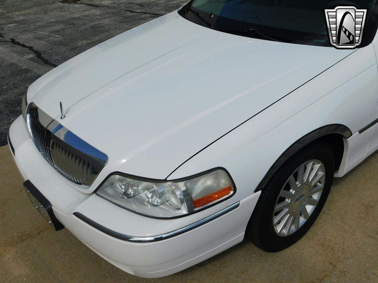 2003 Lincoln Town Car