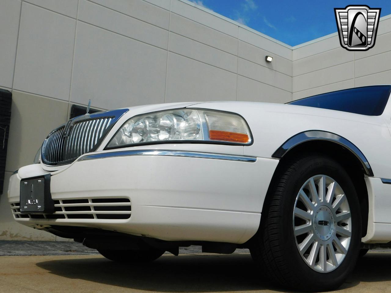 2003 Lincoln Town Car