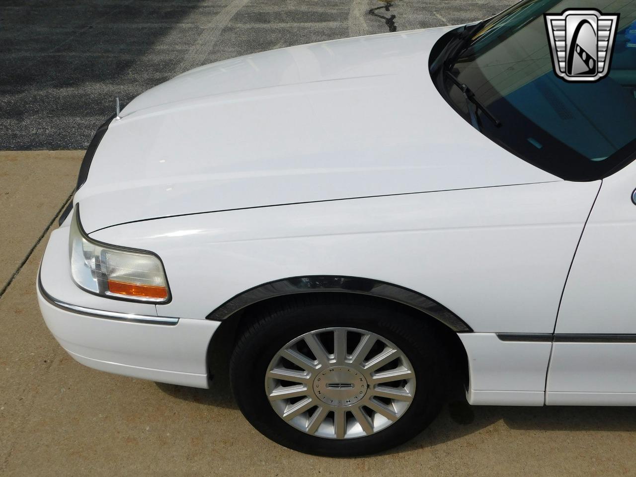 2003 Lincoln Town Car