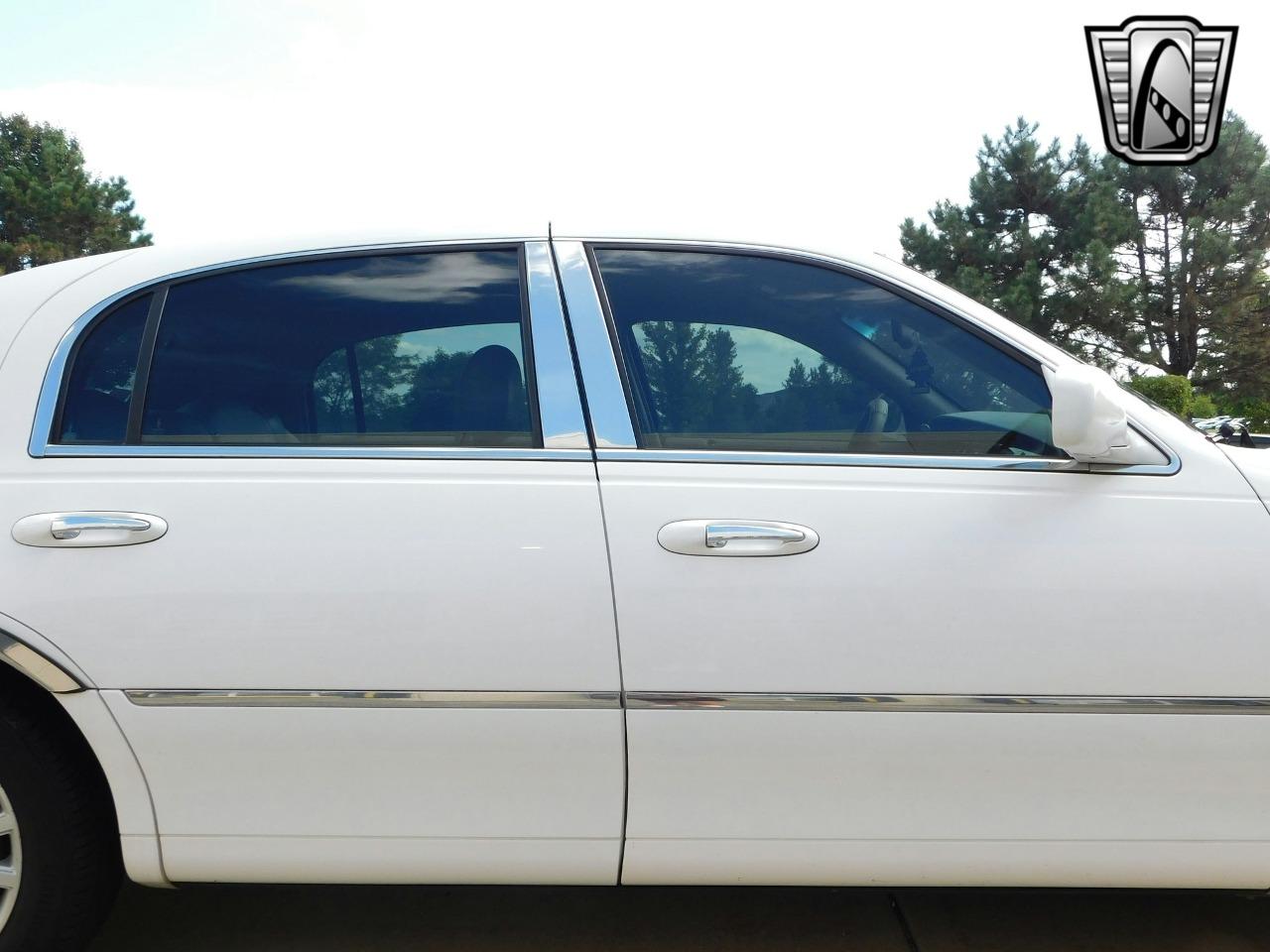 2003 Lincoln Town Car