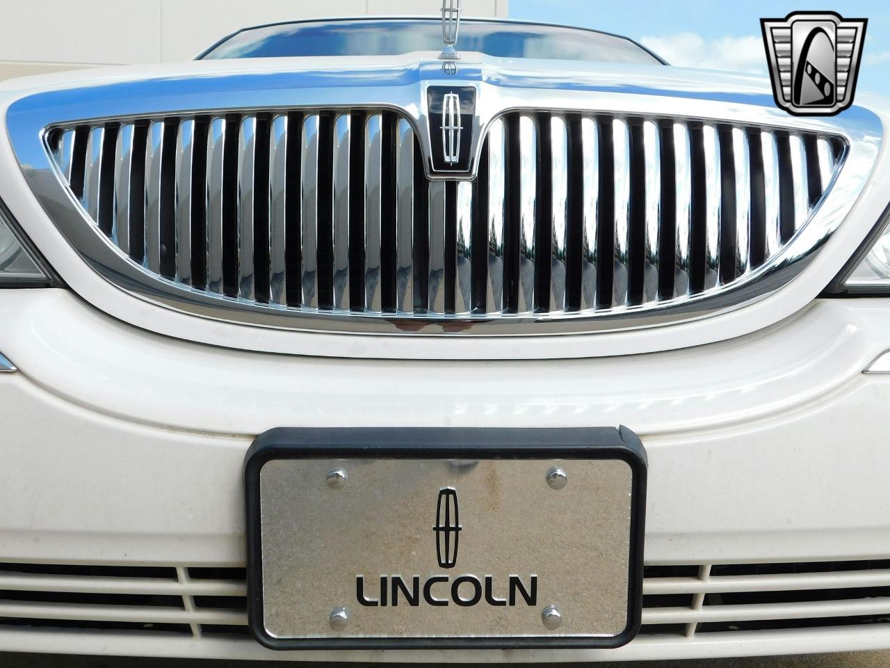 2003 Lincoln Town Car