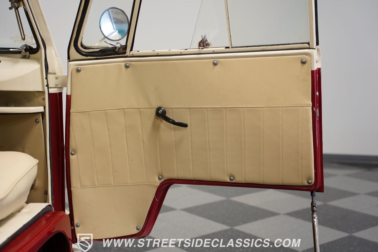 1971 Volkswagen Type 2 23 Window Deluxe