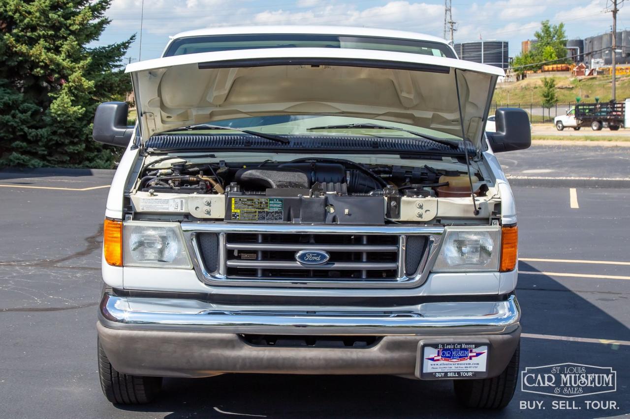 2003 Ford E150 XLT Chateau Edition