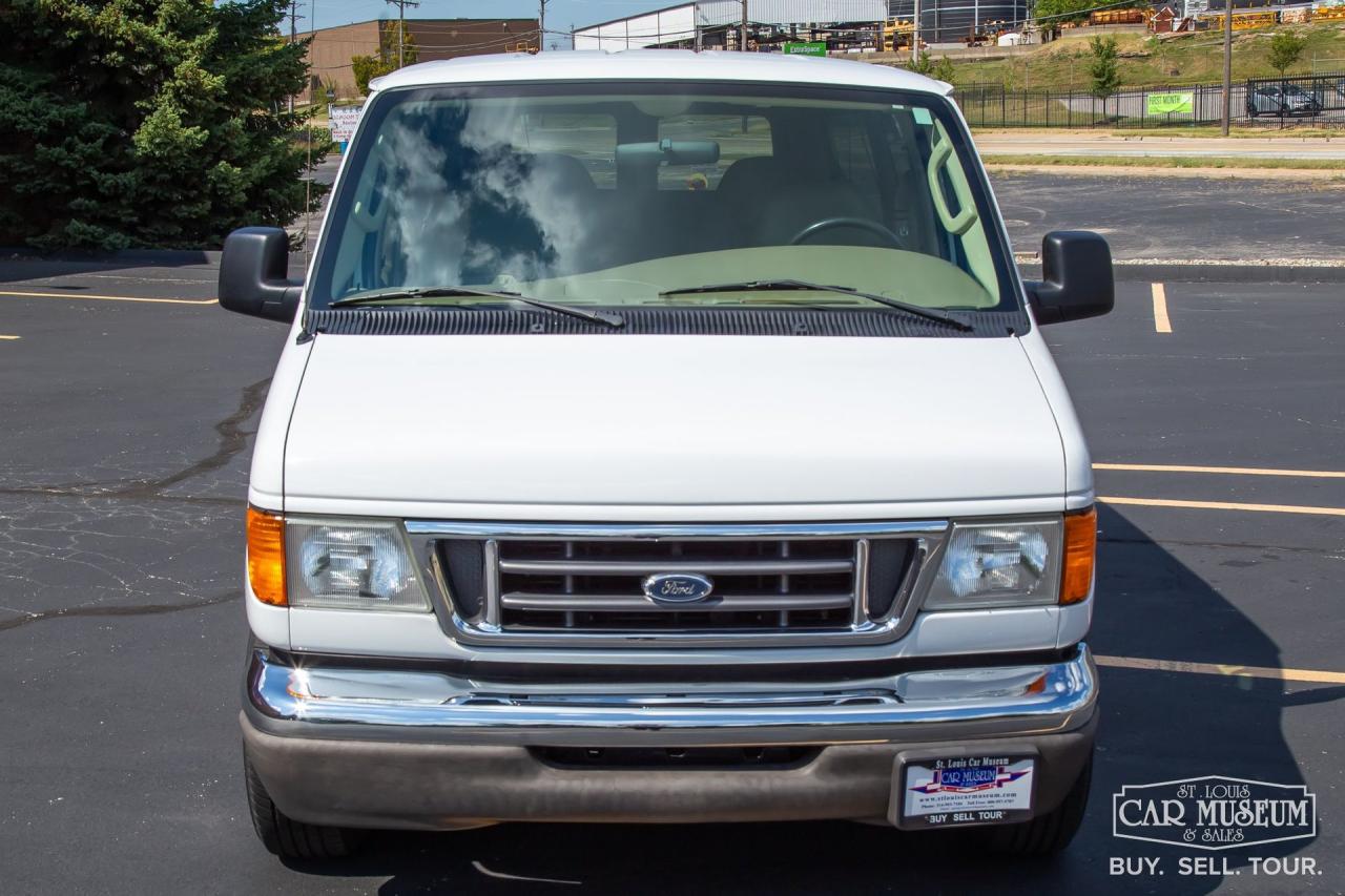 2003 Ford E150 XLT Chateau Edition