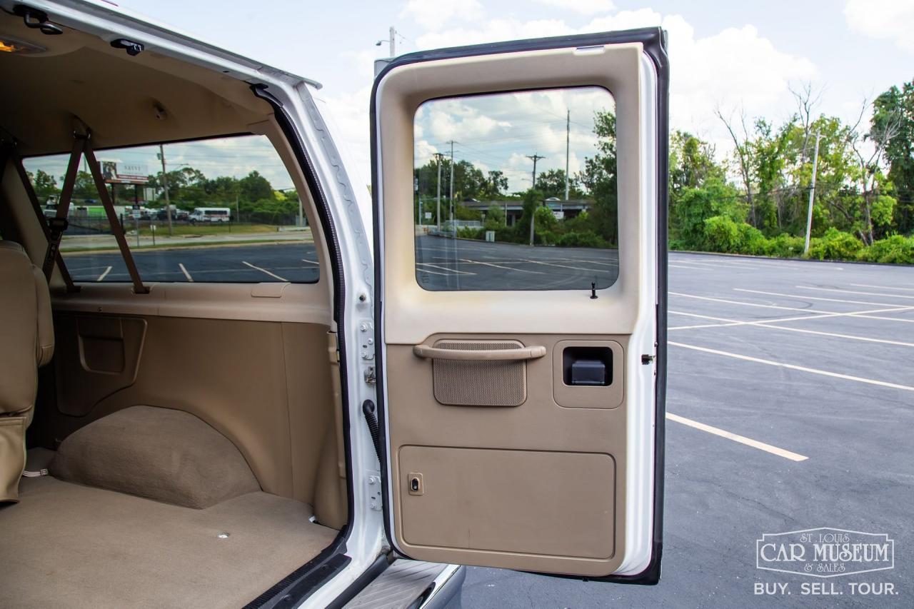 2003 Ford E150 XLT Chateau Edition