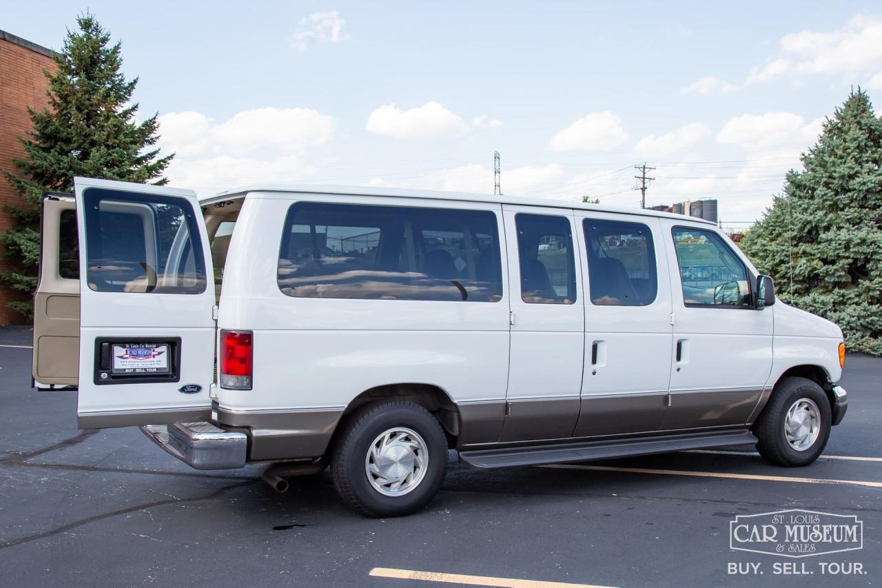 2003 Ford E150 XLT Chateau Edition