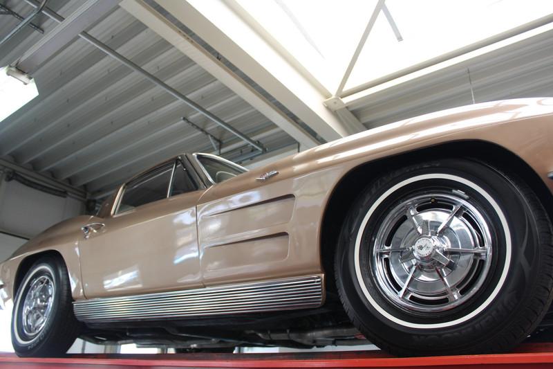 1963 Corvette C2 Sting Ray Coup&eacute; Split window