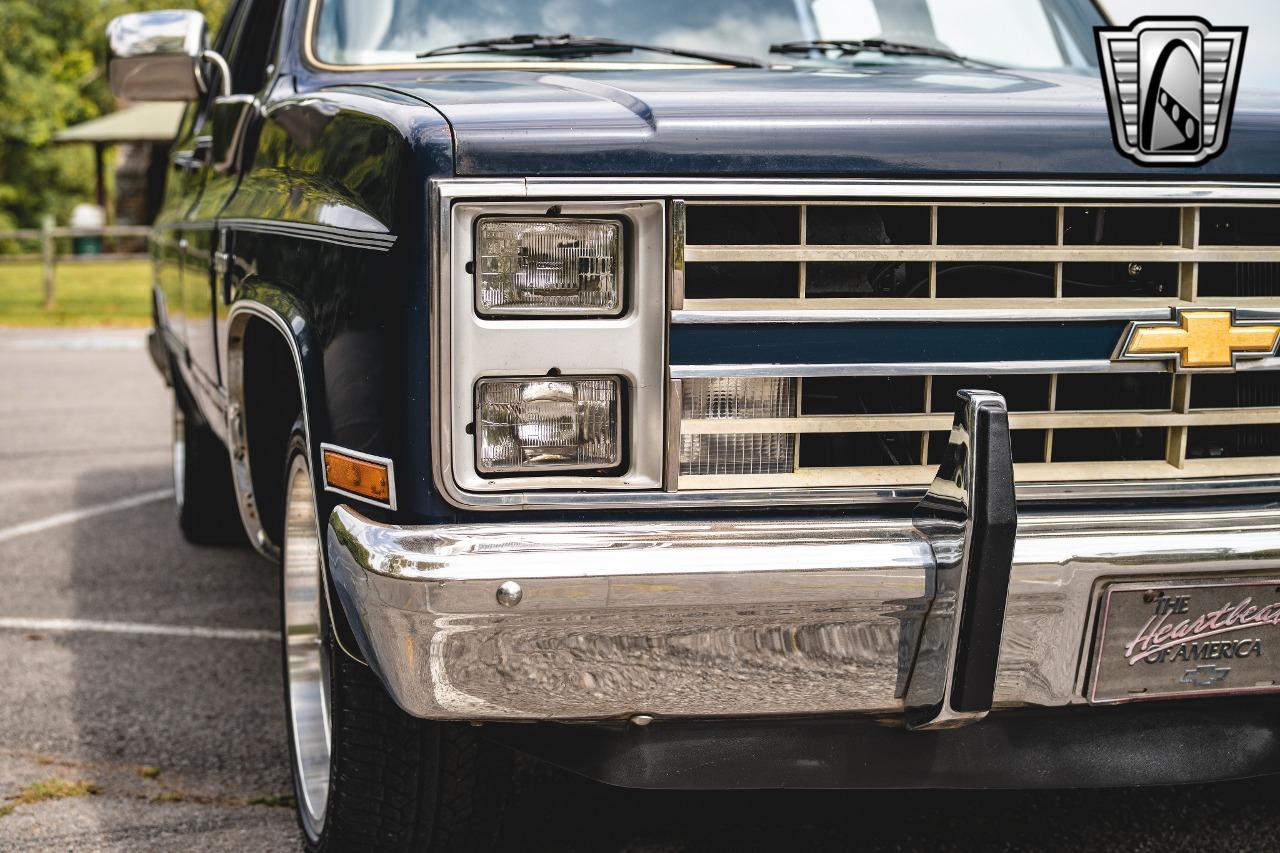 1985 Chevrolet C10 Suburban