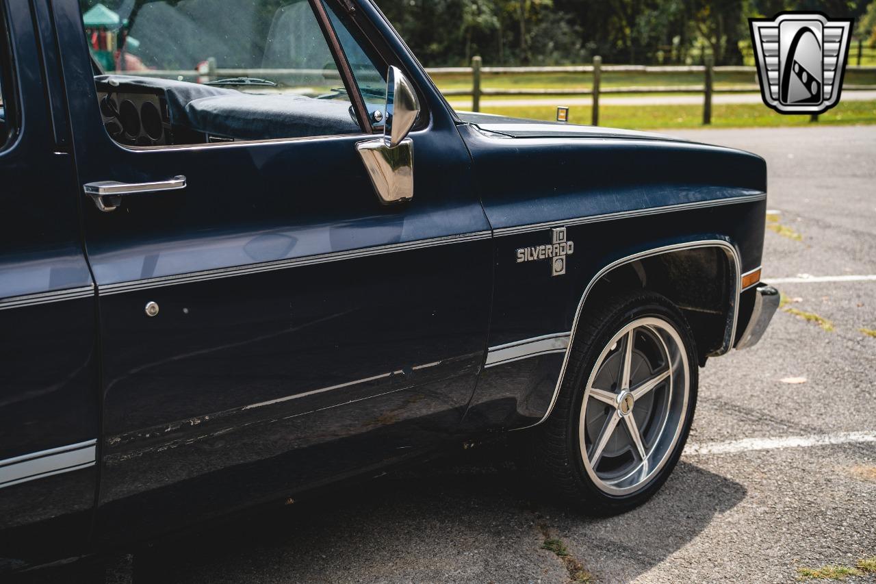 1985 Chevrolet C10 Suburban