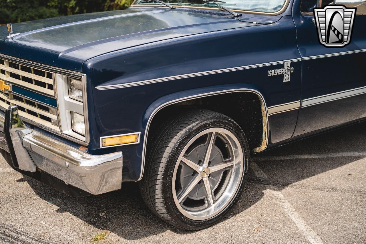 1985 Chevrolet C10 Suburban