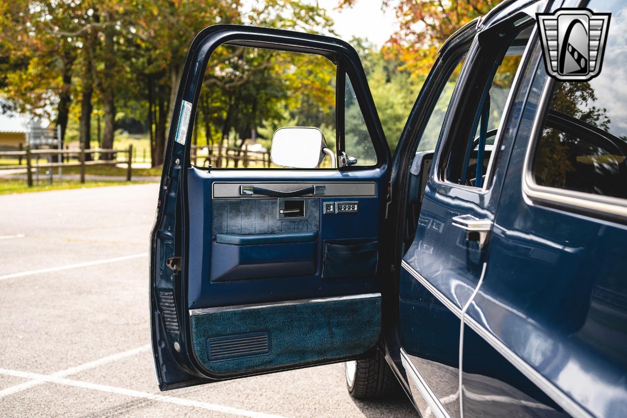 1985 Chevrolet C10 Suburban