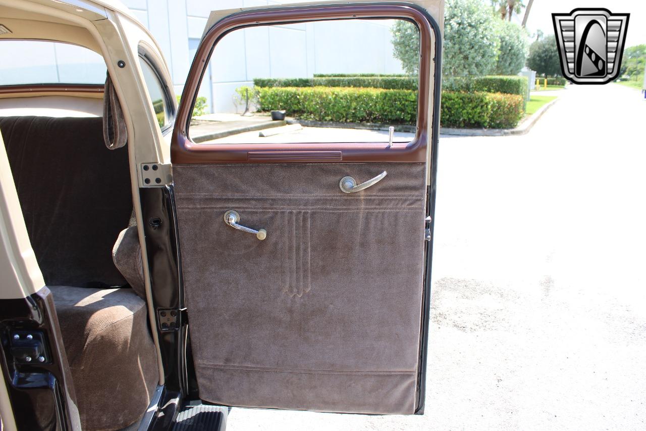 1940 Plymouth P10 Deluxe