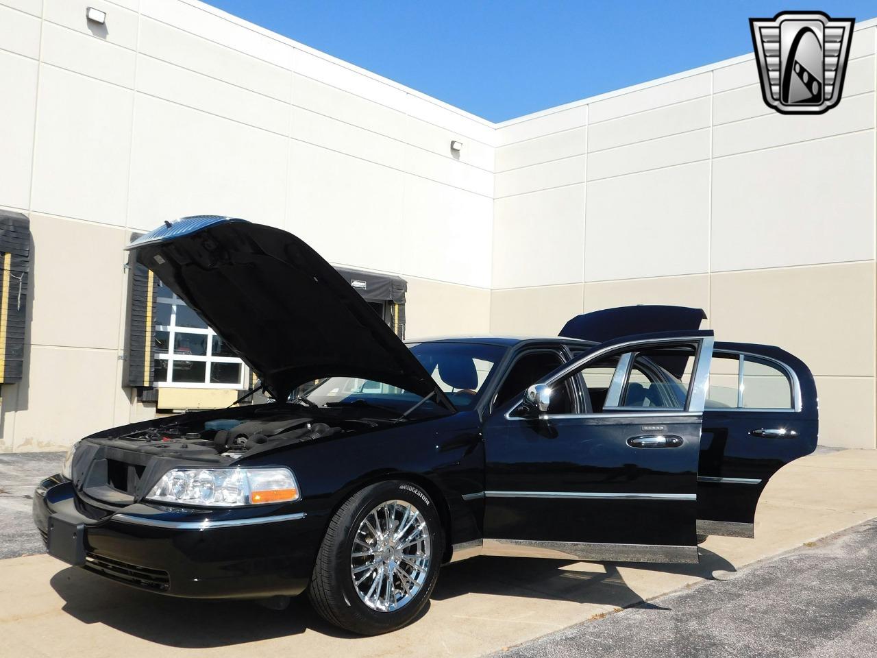 2011 Lincoln Town Car