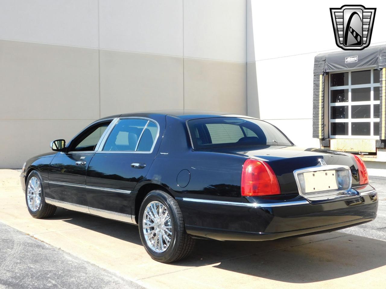 2011 Lincoln Town Car