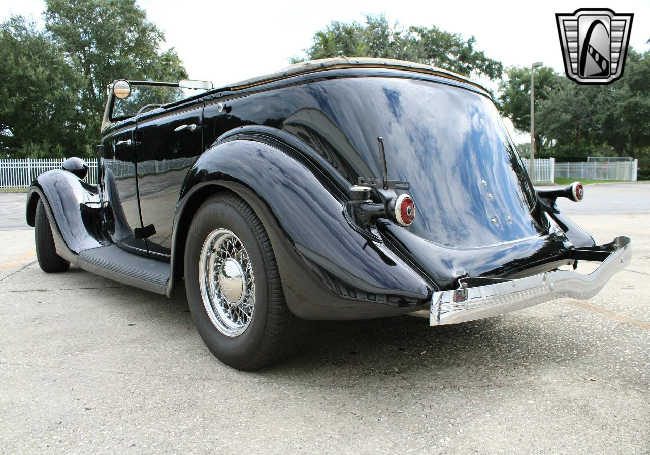 1935 Ford PHAETON