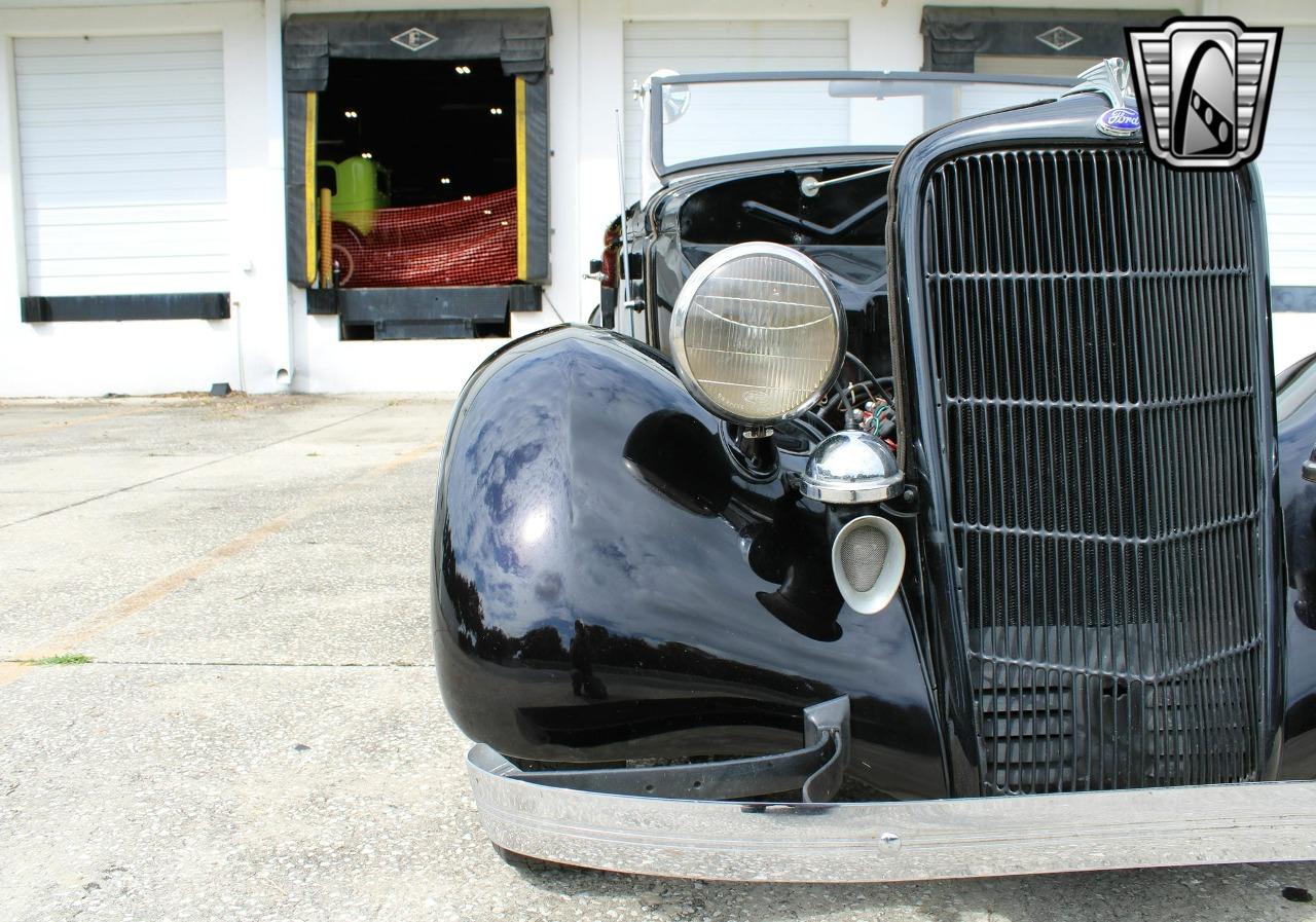 1935 Ford PHAETON